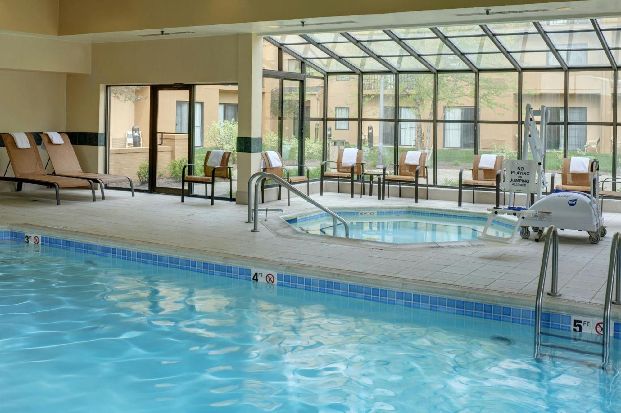 Hotel Courtyard By Marriott Indianapolis Airport Exterior foto
