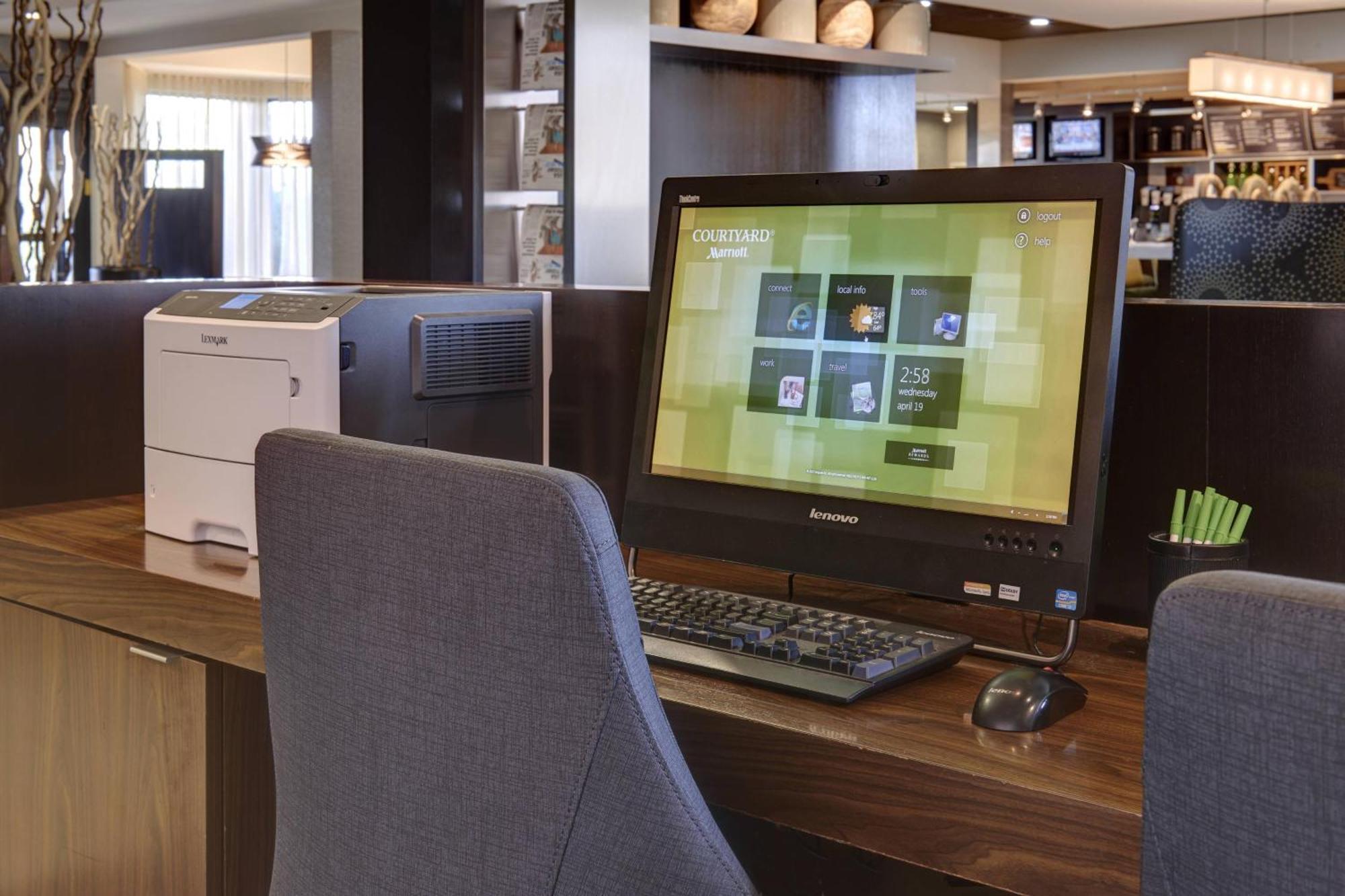 Hotel Courtyard By Marriott Indianapolis Airport Exterior foto