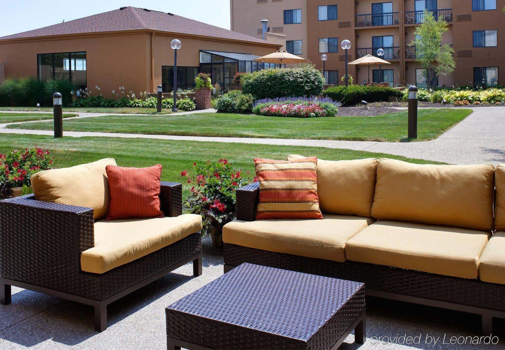 Hotel Courtyard By Marriott Indianapolis Airport Exterior foto